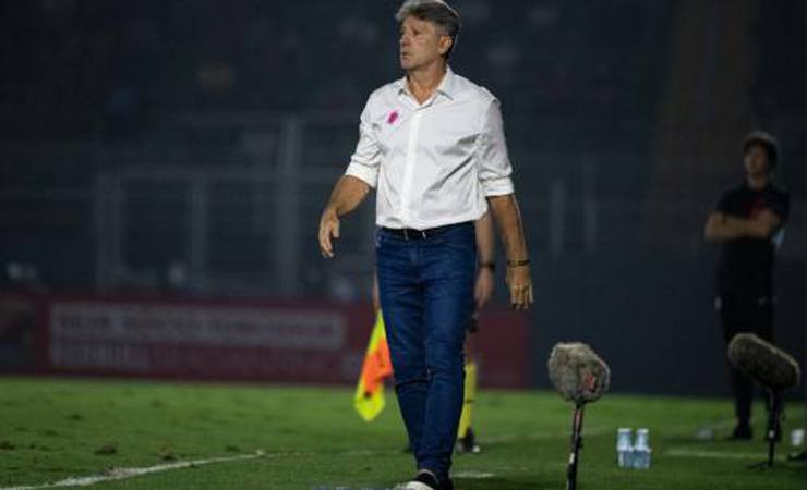Flamengo não emenda sequência de vitórias há um mês e emperra na briga pelo Brasileirão
