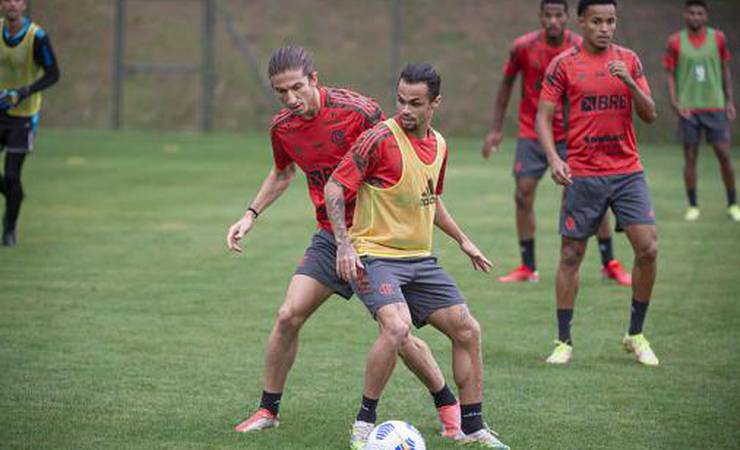 Flamengo dá início à preparação e pode ter novidade diante do Fortaleza