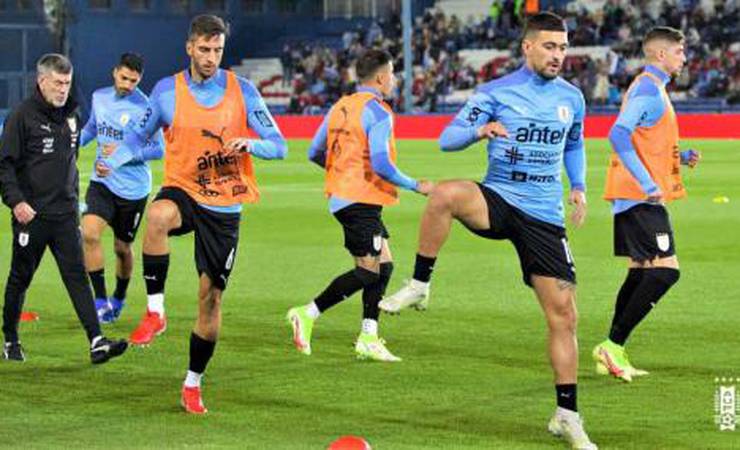 Arrascaeta, do Flamengo, sente dores musculares e é substituído em partida da Seleção Uruguaia