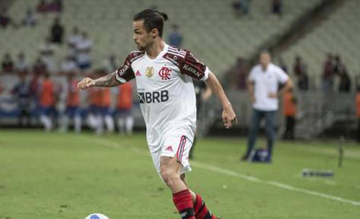Michael, do Flamengo, sente na região anterior da coxa direita e será reavaliado no CT