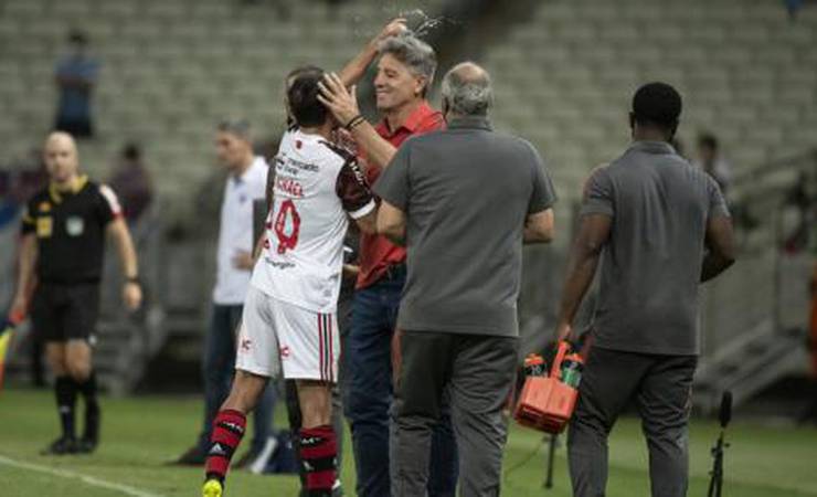 Renato Gaúcho brinca com Michael sobre 'banho': 'Faz para ganhar meu DVD, mas ainda não está pronto'