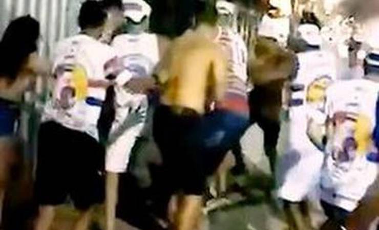 VÍDEO: suposto torcedor do Flamengo é agredido por torcedores do Fortaleza: 'Mata, mata!'