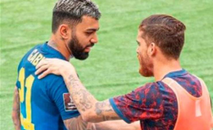 Após Cuéllar postar foto com ex-parceiros de Flamengo, Gabigol responde: 'Está na hora de voltar'