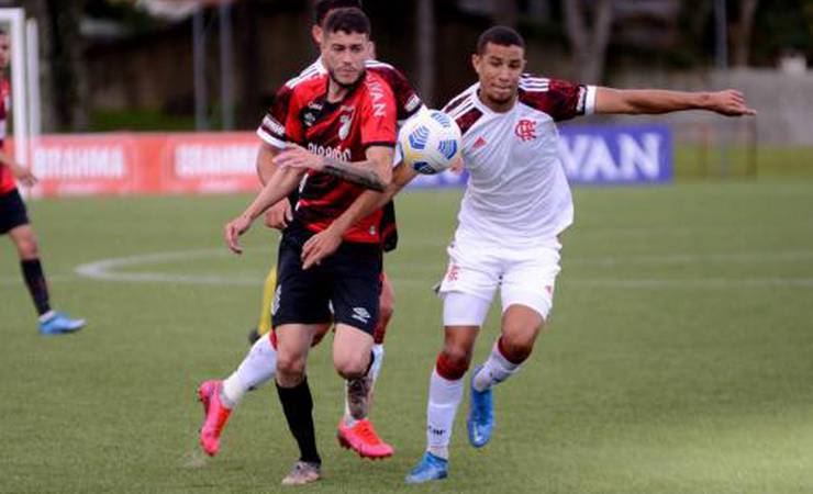 Brasileiro Sub-20: Flamengo goleia Athletico, fecha classificatória como líder e terá clássico pela frente