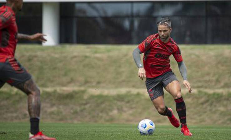 Diego treina com o grupo, fica mais próximo de retorno, e Flamengo pode ter mais mudanças contra o Cuiabá