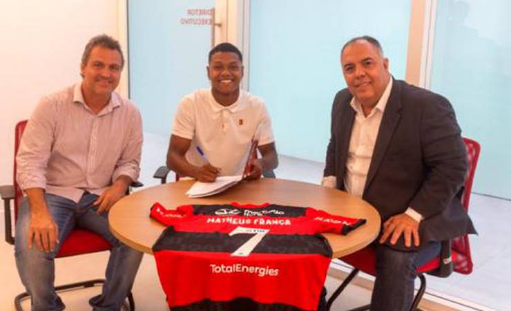 Joia da vez! Matheus França renova com o Flamengo e passa a ter multa astronômica e recorde no clube