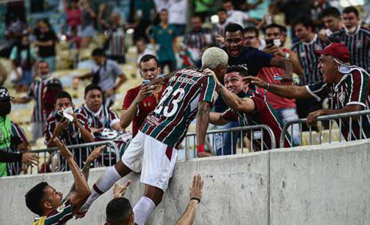 Festa, insatisfação, deboche e xingamentos a Renato: como foi a volta das duas torcidas no Fla-Flu