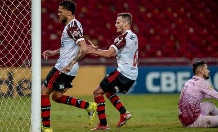 Camisas do Flamengo utilizadas no Fla-Flu são leiloadas, e lance pela de Renê é o maior; saiba mais
