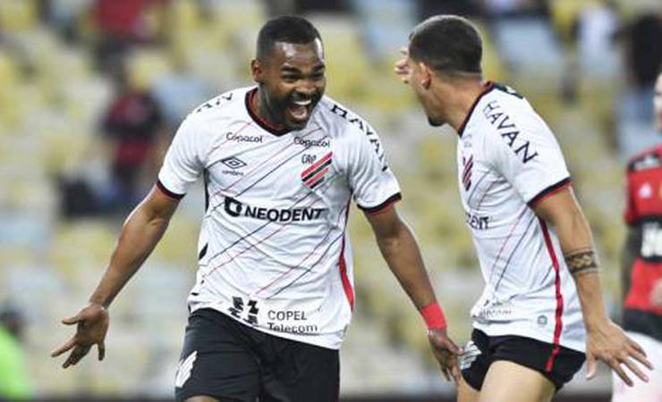 Flamengo leva três do Athletico, é eliminado da Copa do Brasil e vê torcida xingar Renato e pedir Jesus