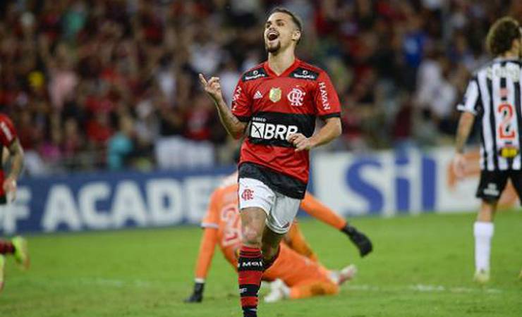 Em jogo de poucas chances, Flamengo vence o Atlético-MG e se mantém na briga pelo título do Brasileirão