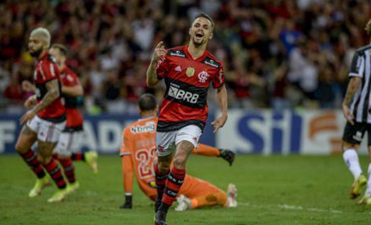 Renato muda estratégia, e Flamengo supera crise para se manter vivo no sonho pelo título do Brasileirão