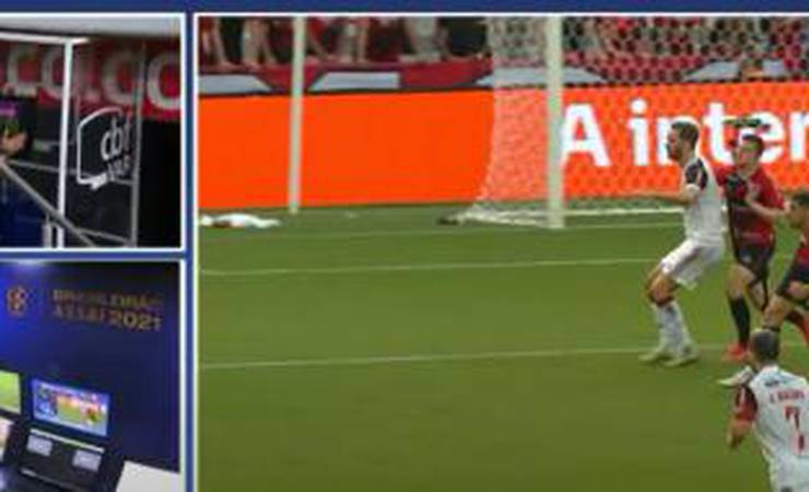 VÍDEO: Kayser é expulso, mas árbitro anula cartão e dá só amarelo após consulta ao VAR no empate entre Athletico e Flamengo
