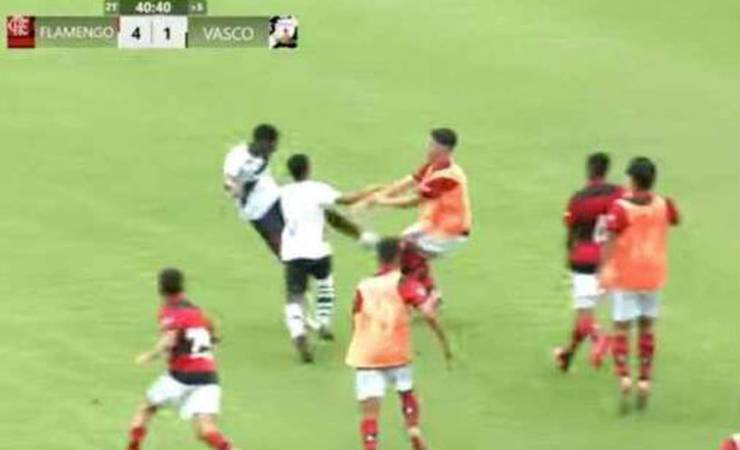 Flamengo goleia Vasco na base em jogo com nova briga, e ex-crias do Ninho provocam: 'No futebol não dá'