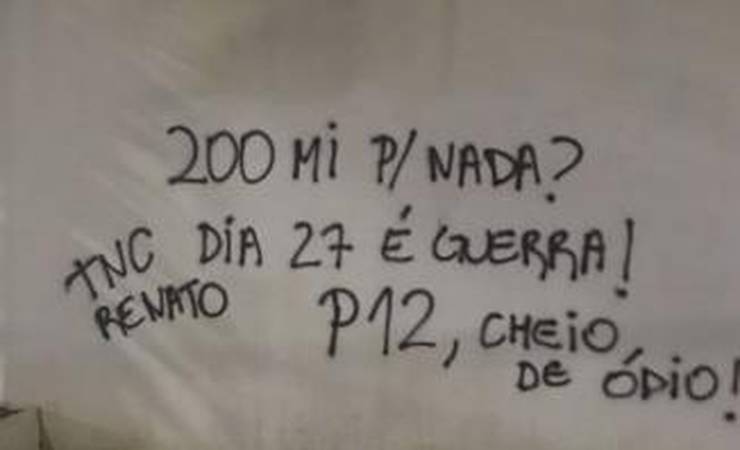 Após empate do Flamengo, muro do Ninho do Urubu volta a ser pichado
