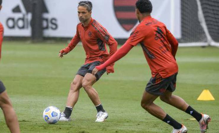Diego treina normalmente com o grupo do Flamengo pela primeira vez desde a lesão na coxa direita