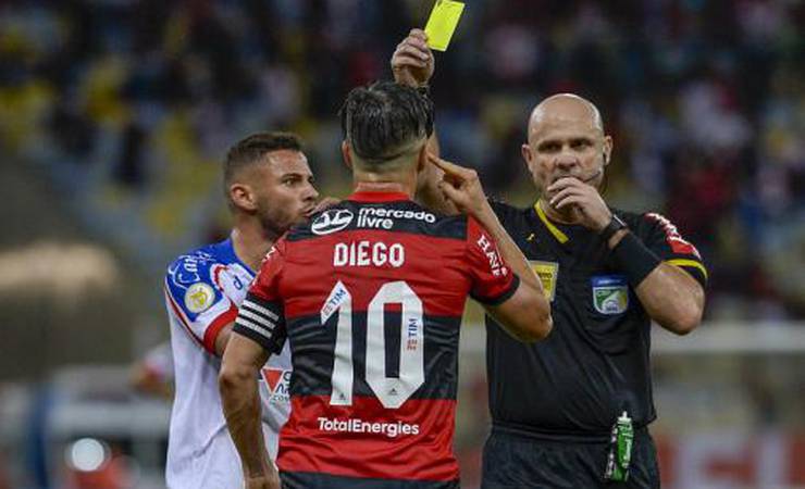 Árbitro relata atraso do Bahia e explica expulsões de Rossi, Matheus Bahia e Diego, do Flamengo