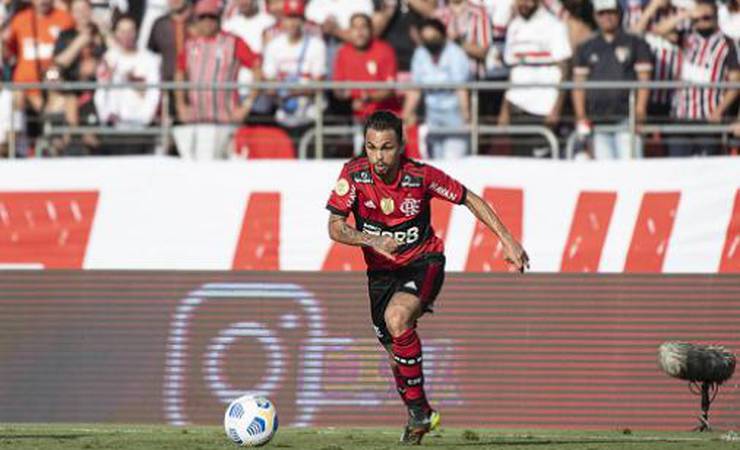 'Maluco', Michael comemora 100ª partida pelo Flamengo com artilharia: 'Não imaginei nos melhores sonhos'