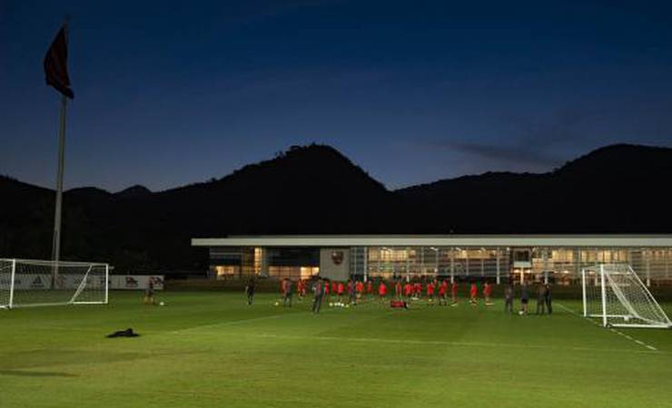 Na inauguração dos refletores no CT, Flamengo encerra preparação para enfrentar o Corinthians