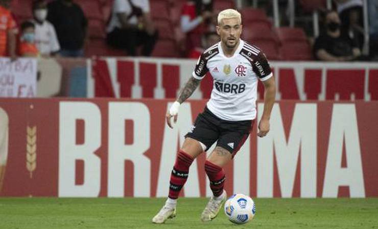 LANCE! Rápido: Renovação de Arrascaeta trava, Palmeiras avança na Copinha e CR7 fala sobre o United!
