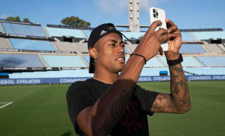 Bruno Henrique faz postagem enigmática e intriga torcedores do Flamengo