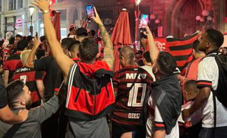 'Incansáveis': torcida do Flamengo leva clima do Maracanã a Montevidéu pelo Tri da Libertadores
