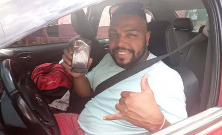 Duas paixões? Motorista baiano que vive em São Paulo conta como é torcer para Flamengo e Palmeiras