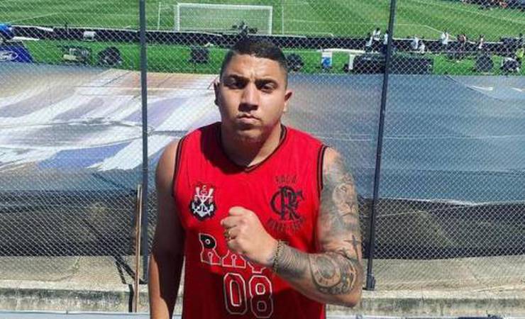 Arrascaeta banca passagem de torcedor do Flamengo baleado no Uruguai após final da Libertadores