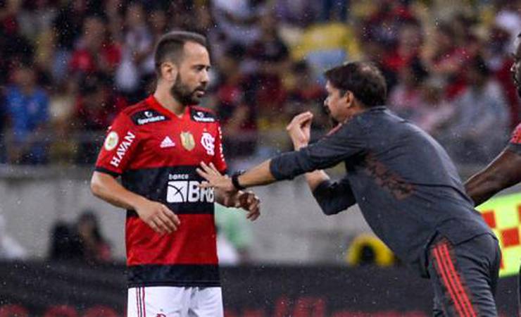 Everton Ribeiro, sobre pedidos da torcida do Flamengo por Jesus: 'Vamos ver o que terá pela frente'