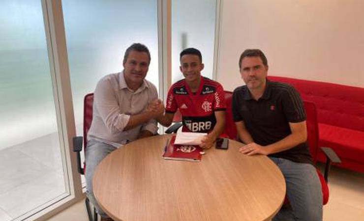 Flamengo acerta a renovação de Matheus Gonçalves, joia da equipe sub-17
