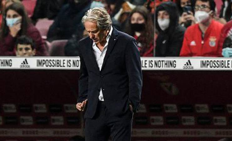 Após derrota do Benfica, torcedores do Flamengo se aproveitam, nas redes: 'Fora, Jorge Jesus'