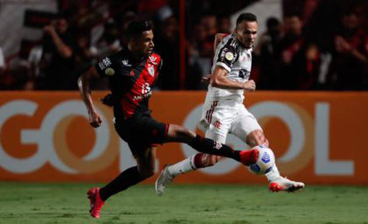 Renê cobra reflexão ao elenco do Flamengo por atitudes 'tanto dentro quanto fora de campo'