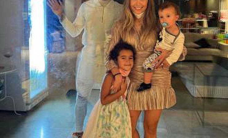 Com Covid-19, Philippe Coutinho derrete torcedores ao passar ano novo 'longe' da família