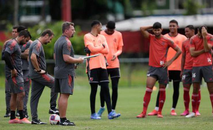 Sub-20 do Flamengo finaliza preparação no Ninho e embarca para Copa SP de Futebol Júnior