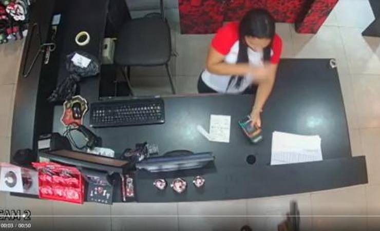 Assalto à mão armada em loja de produtos do Flamengo termina em prisão