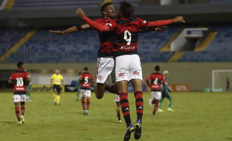 Flamengo goleia o Floresta e garante vaga na segunda fase da Copinha