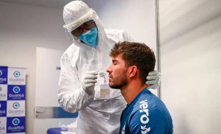 Veja como nova onda de Covid-19 afetou a reapresentação de clubes brasileiros neste início de 2022