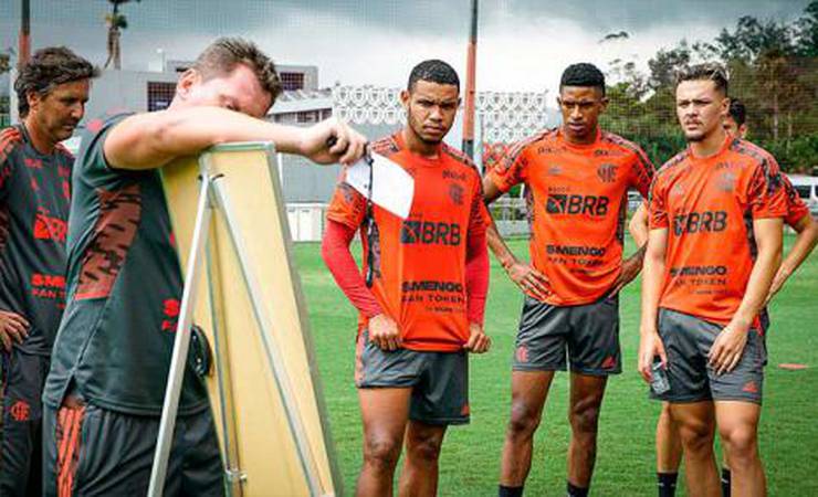 Flamengo divulga os relacionados para a estreia no Carioca; confira