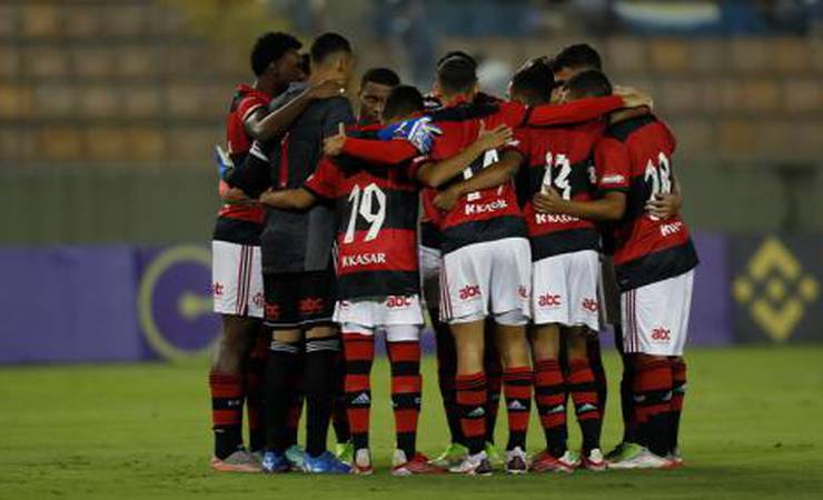 Goleiro do Flamengo lamenta eliminação na Copinha: 'Estamos sem chão'