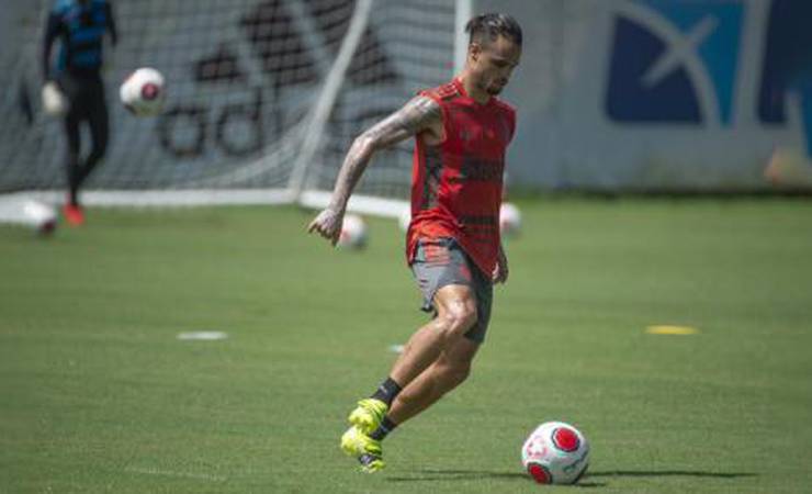 Perto de deixar o Flamengo, Michael treina normalmente enquanto aguarda negociação sem 'forçar'