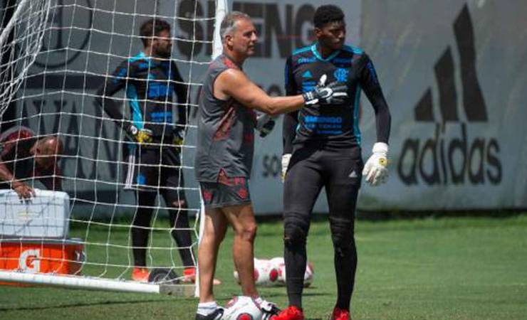 Flamengo: preparador de goleiros rasga elogios ao 'diamante' Hugo e explica técnicas do handebol