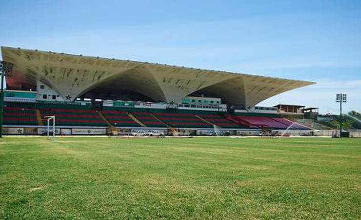 Gramado, banco de reservas e mais: os últimos preparos de Flamengo e Portuguesa para o Luso-Brasileiro