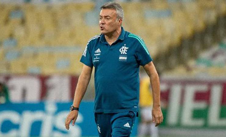Contra o Fla, Barça genérico deve viver noite de Barcelona original