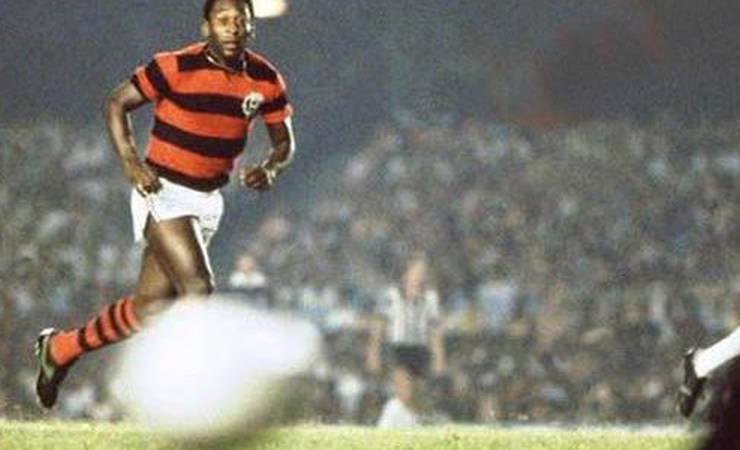 Flamengo fez proposta bilionária por Pelé, mas presidente do Santos recusou