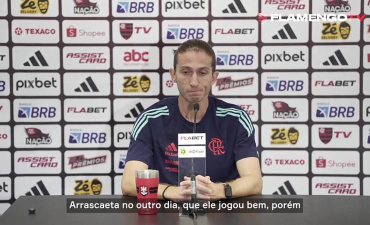Filipe Luís rasga elogios a Arrascaeta após vitória sobre o Grêmio