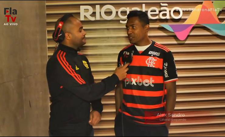 Alex Sandro chega ao Rio e se diz ansioso por começo no Flamengo