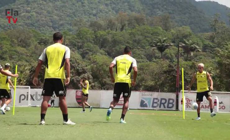 Flamengo treina de olho no Cuiabá