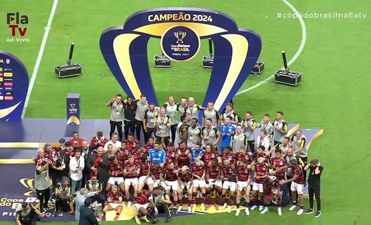 Flamengo ergue a taça do pentacampeonato da Copa do Brasil