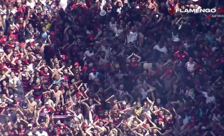 Flamengo faz festa no Centro do Rio para comemorar tetra da Libertadores