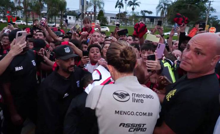 Flamengo faz última viagem do ano; veja bastidores da chegada em SC