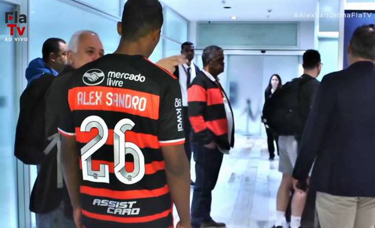 Bastidores da chegada de Alex Sandro no Rio de Janeiro